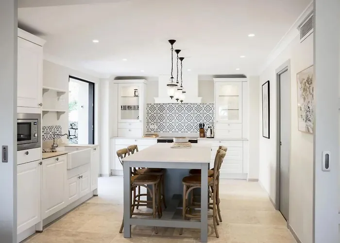 Ref 2135 - - For Rent Villa Cannes